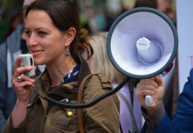 megaphone-1480342_1920